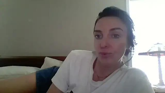 blue-eyez on StripChat