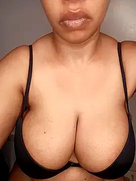 boobsnipplian on StripChat 