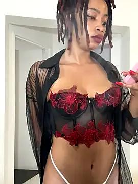 CANDY_LICIOUS on StripChat