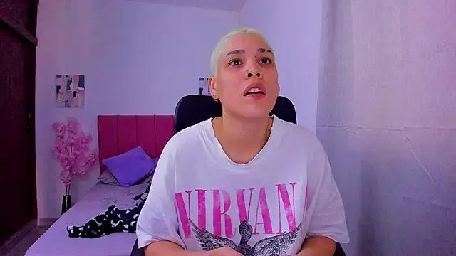 Charlee_pink on StripChat