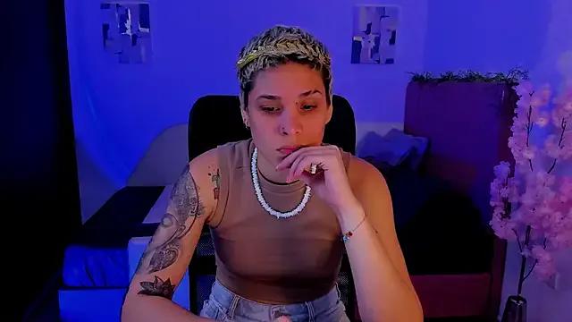 Charlee_pink on StripChat