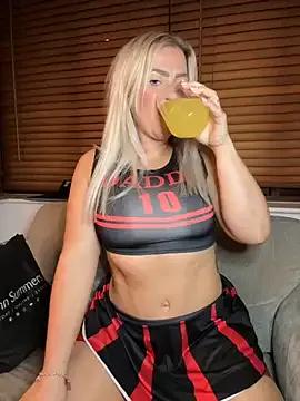 Charleigh_xx on StripChat