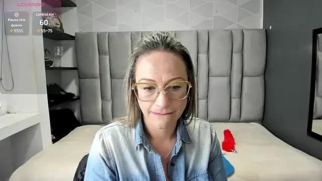 Charlot_milf on StripChat