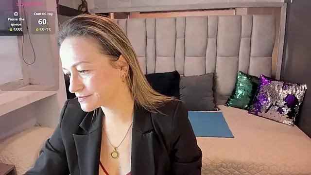 Charlot_milf on StripChat