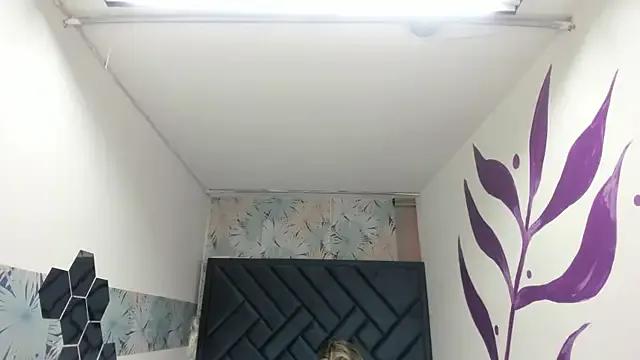 Charlot_milf on StripChat