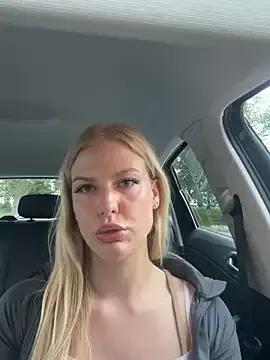 Chloemillerrxx on StripChat