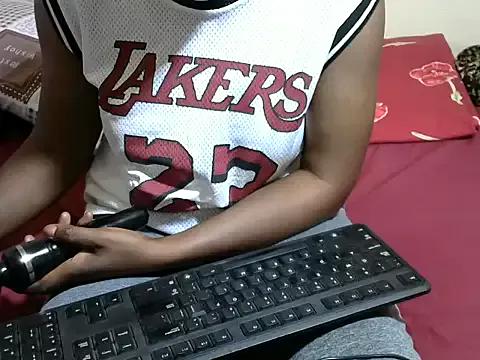 Creamy-Aisha on StripChat