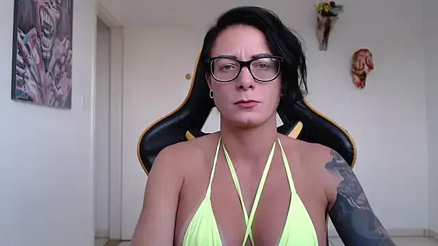 CrisBathoryxxx on StripChat