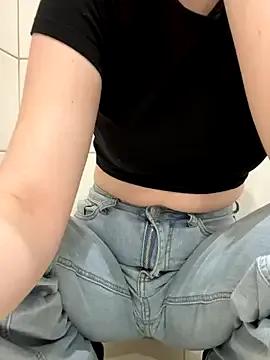 Cumonmme on StripChat