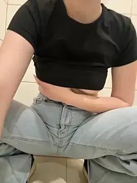 Cumonmme on StripChat