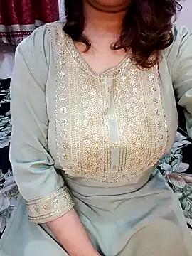 Dayna-36 on StripChat