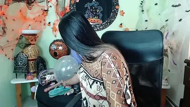 DestinyHills on StripChat