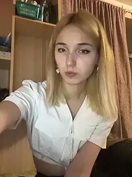 DollyTall on StripChat
