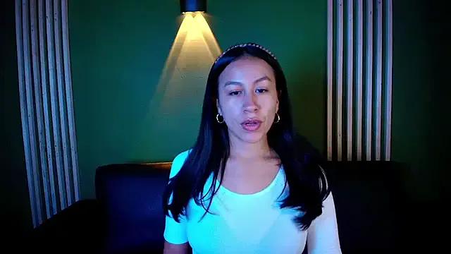 EmiGomez_ on StripChat