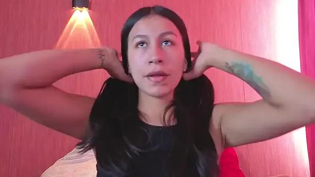 EmiGomez_ on StripChat