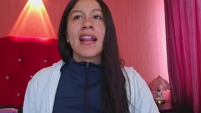 EmiGomez_ on StripChat