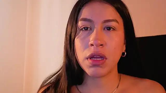 EmiGomez_ on StripChat