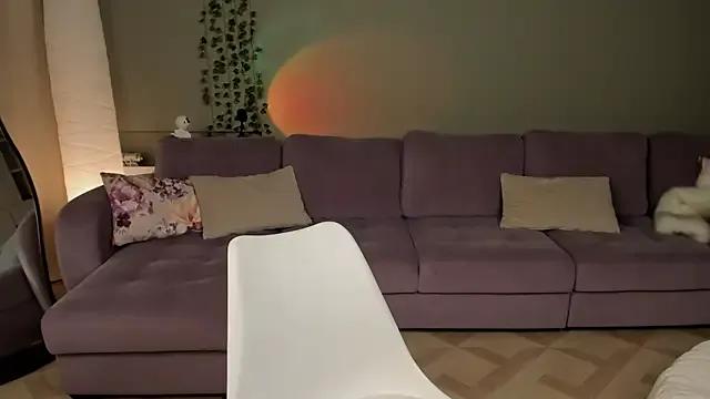 EmyRosaly — Shake  booty over  camera