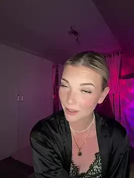 Foxy_Bite on StripChat