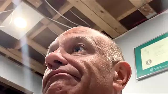 frankyjones8989 on StripChat