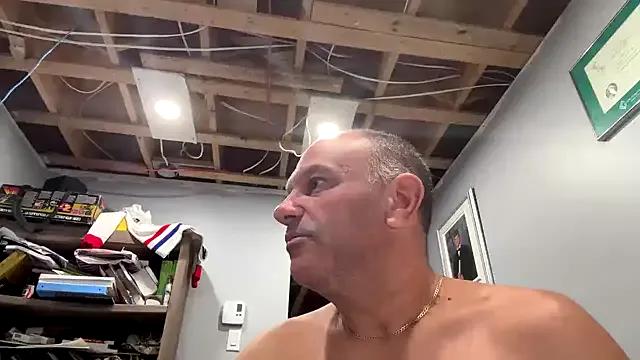 frankyjones8989 on StripChat