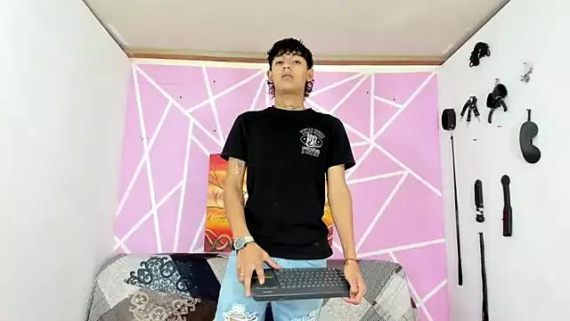 Fresahot2005 on StripChat