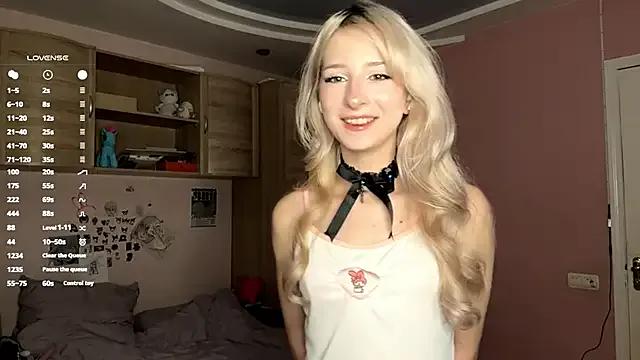 FridaAaberg on StripChat