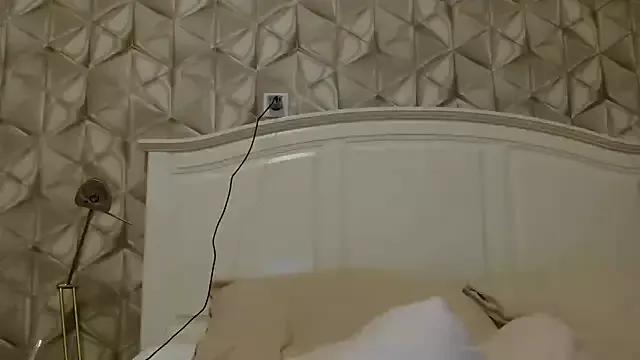 Goddess-Saysay7 — Pussyplay oder Bodylotion Boobs