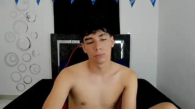 Harry_LatinBoy on StripChat