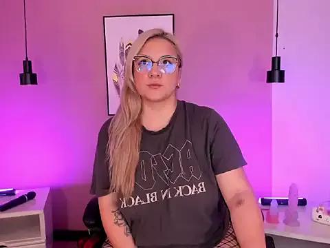 hollie_joliie on StripChat