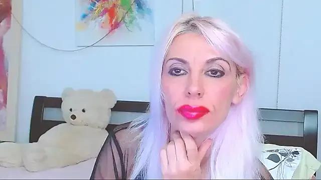 HoneyLara on StripChat