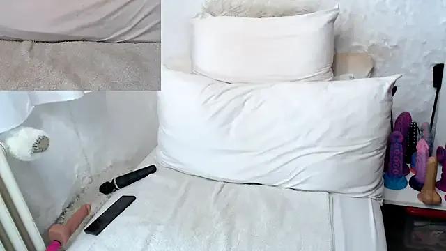 Julia-Sugar on StripChat