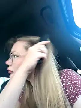 justmilaa on StripChat