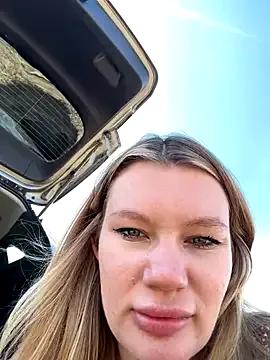 justmilaa on StripChat