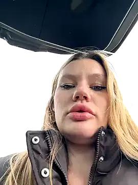 justmilaa on StripChat