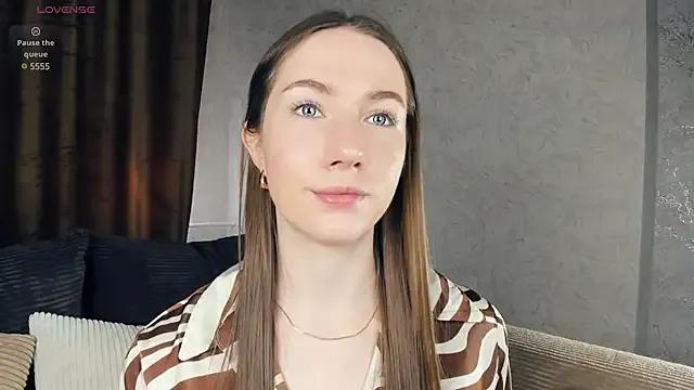 Kira_mindnes on StripChat