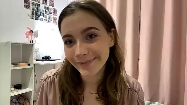 Kira_Sanders on StripChat