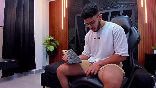 Liam_Kleiin on StripChat