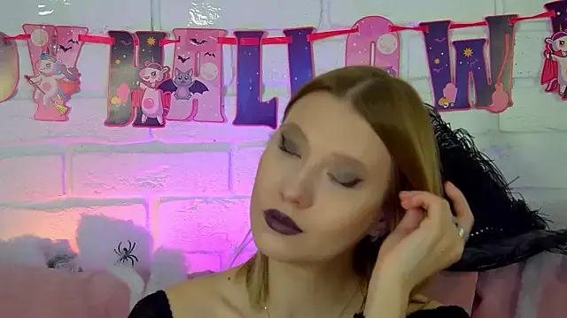 LiliLinn on StripChat 