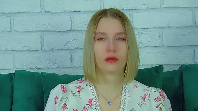 LiliLinn on StripChat 