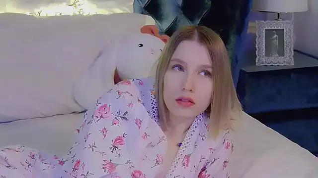 LiliLinn on StripChat 