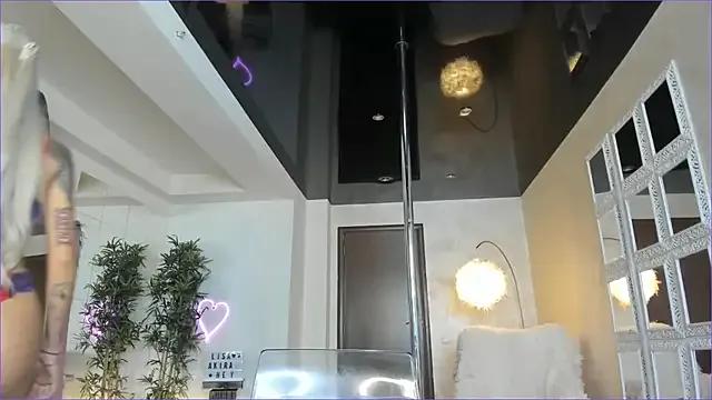 LisaAkira on StripChat