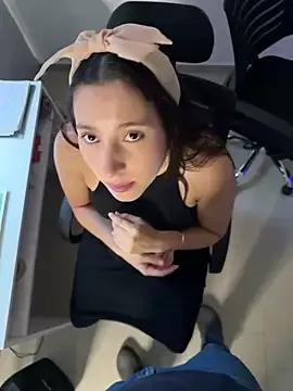 LittleDoll___ on StripChat