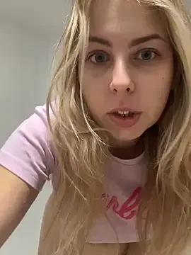 Livewithlucy on StripChat