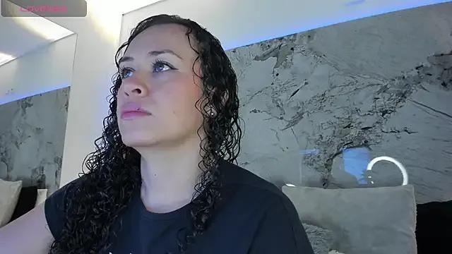 LIZ_HOLMES on StripChat