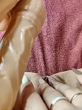 Lola_Hale on StripChat