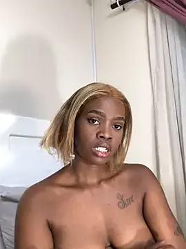 LuciousLips96 on StripChat