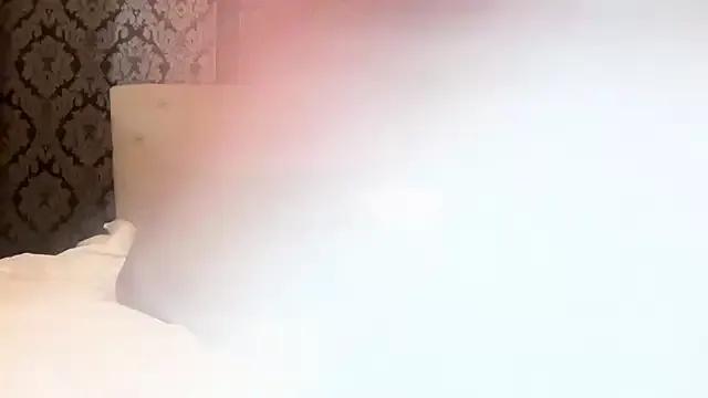 LucyLuxee19 on StripChat