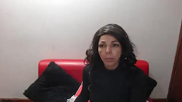 Lunasquirt1985 on StripChat