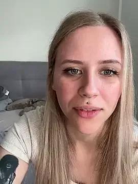 lunawolf21 on StripChat